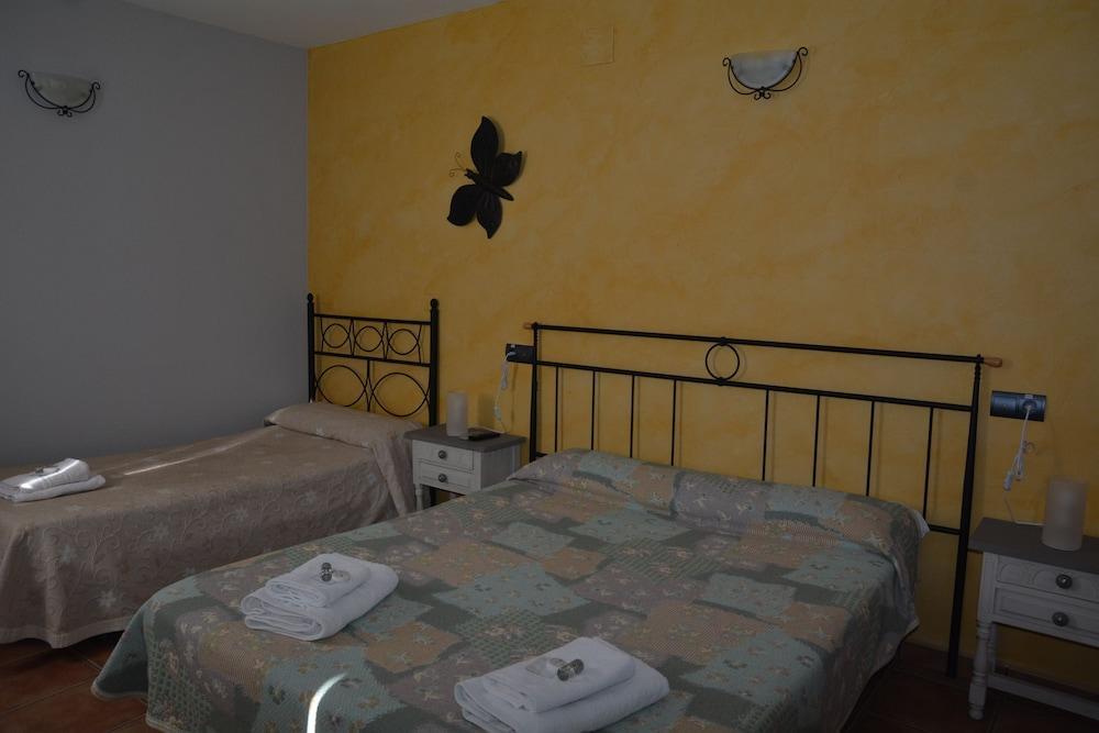 Hotel Restaurante Vinas Viejas Fuentes de Ayodar Ngoại thất bức ảnh